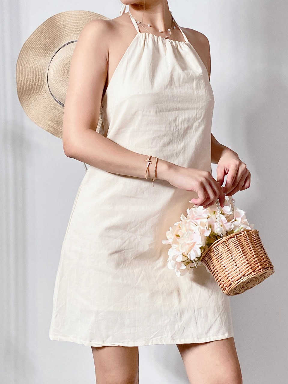 Calliah Linen Backless Halter Sundress – Classic Cool for Sunny Days